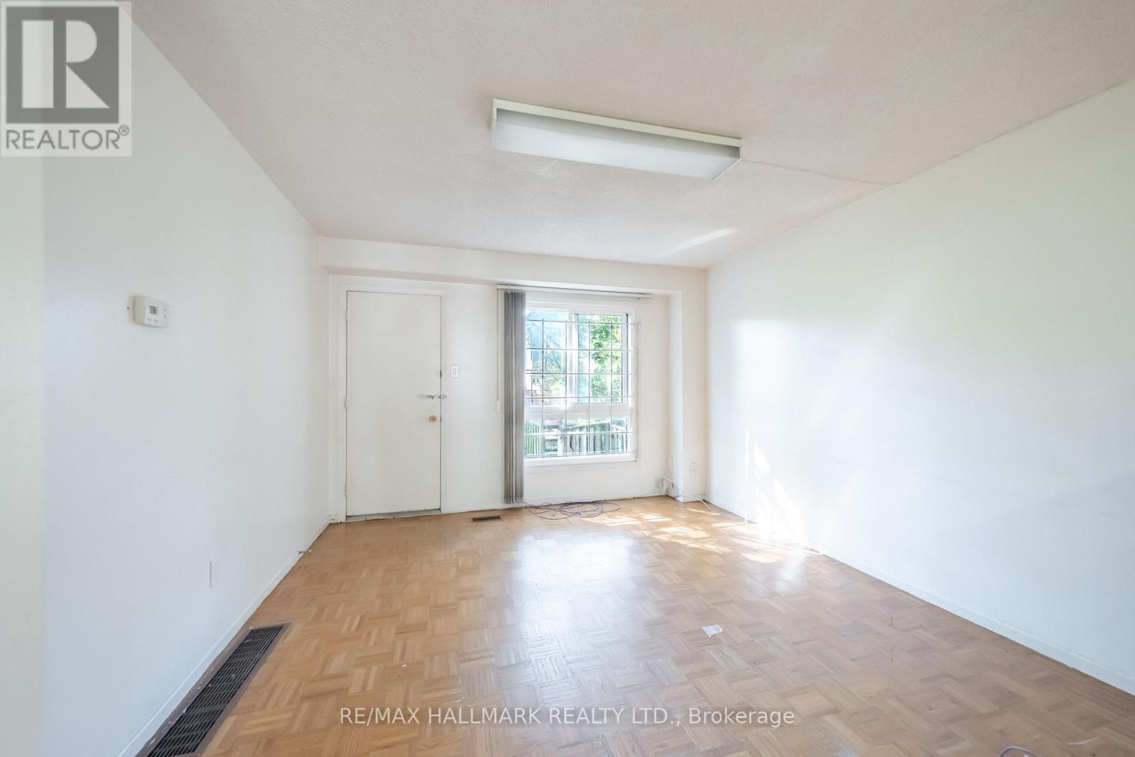 125 - 275 BROADVIEW AVENUE photo 8