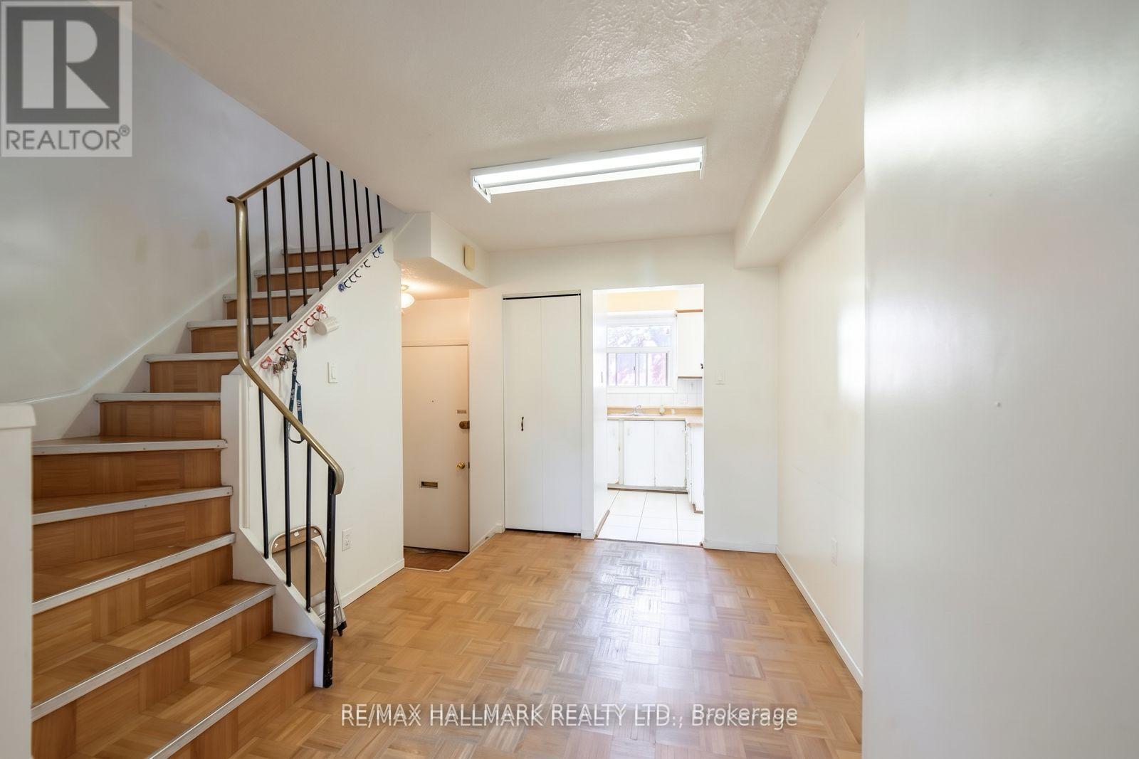 125 - 275 BROADVIEW AVENUE photo 3