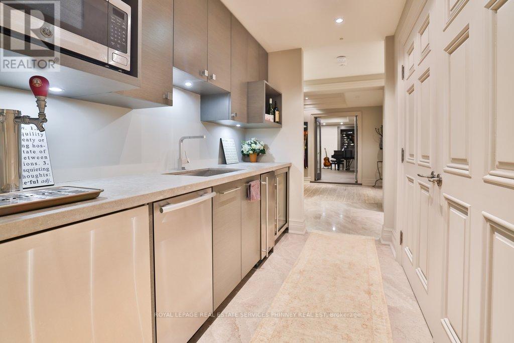 20 Cluny Drive, Toronto, Ontario  M4W 2P7 - Photo 34 - C13092402