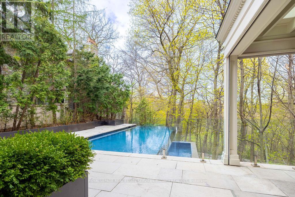 20 Cluny Drive, Toronto, Ontario  M4W 2P7 - Photo 39 - C13092402