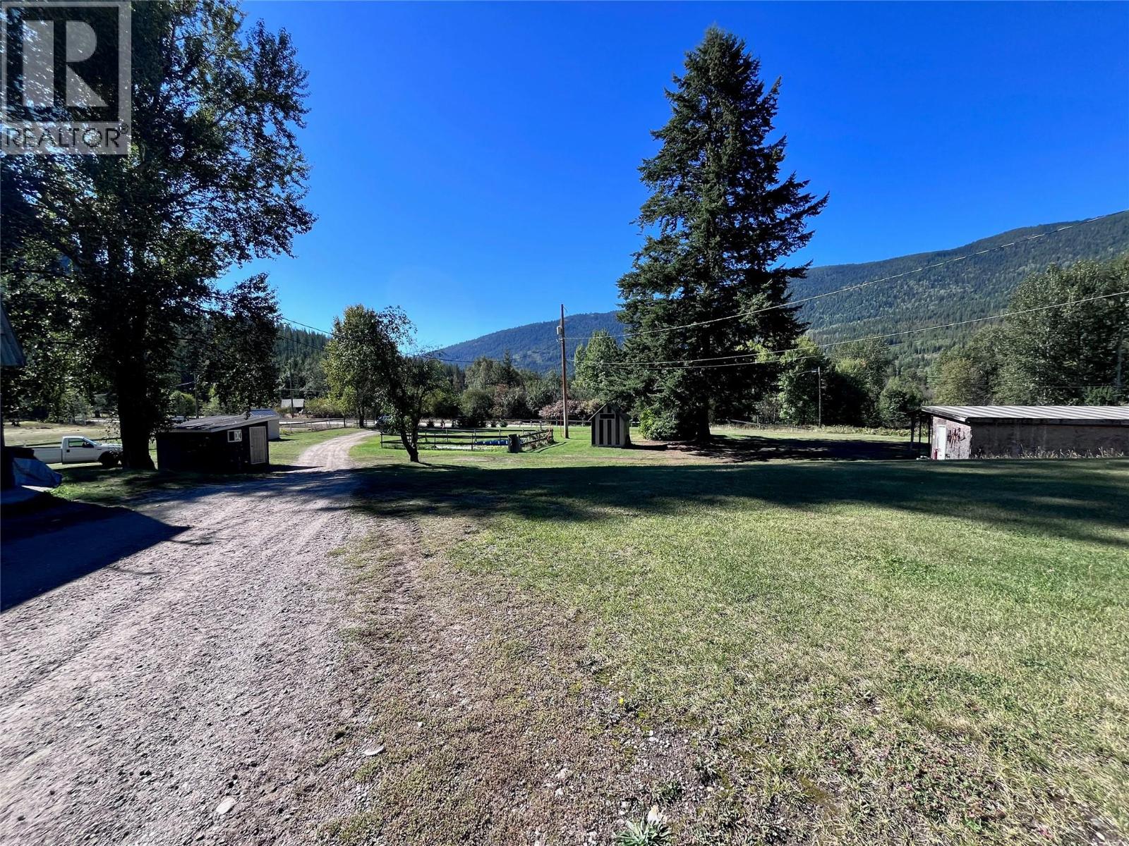 2165 Raven Road, Castlegar, British Columbia  V1N 4S9 - Photo 10 - 10401342