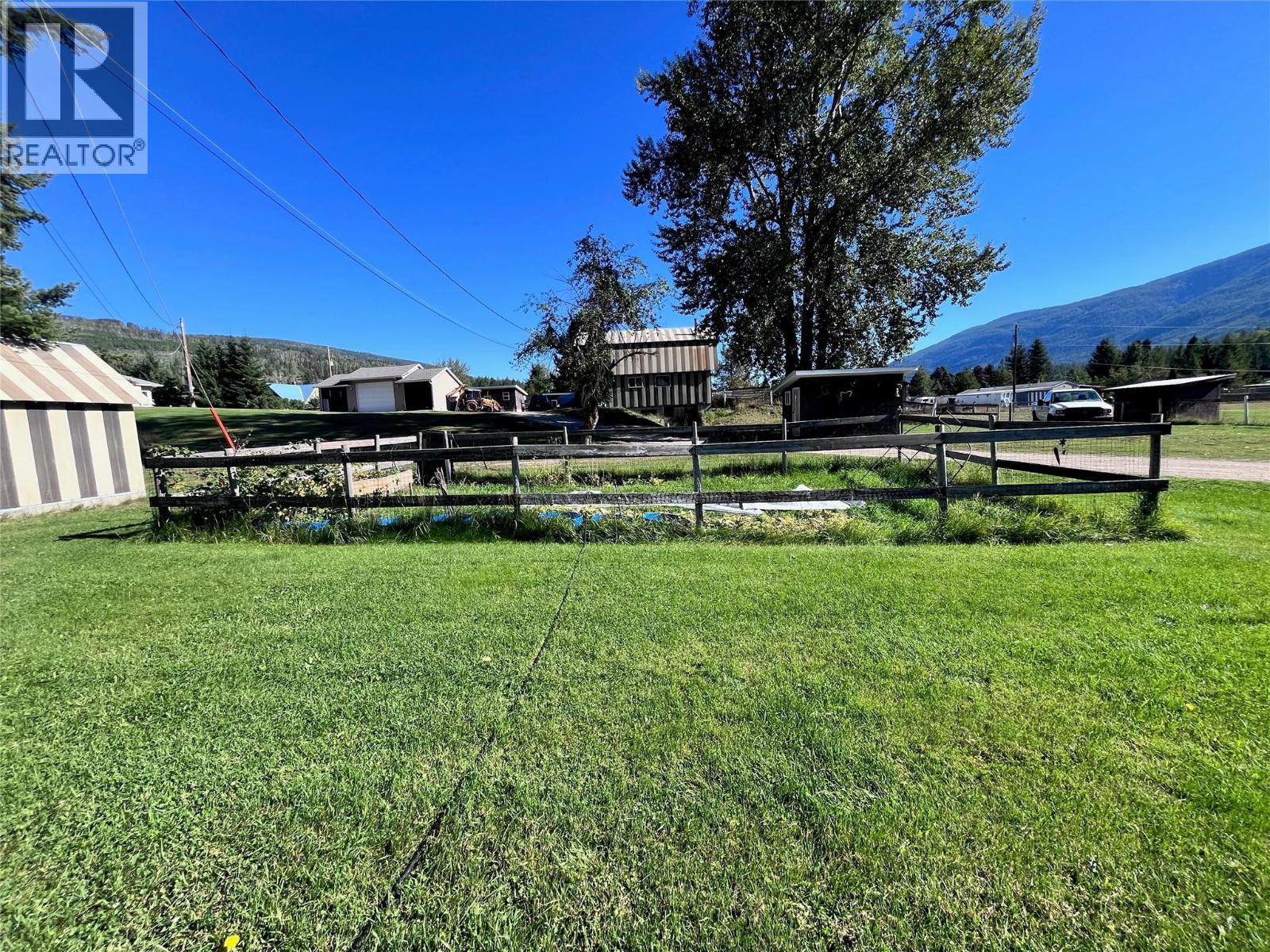 2165 Raven Road, Castlegar, British Columbia  V1N 4S9 - Photo 11 - 10401342