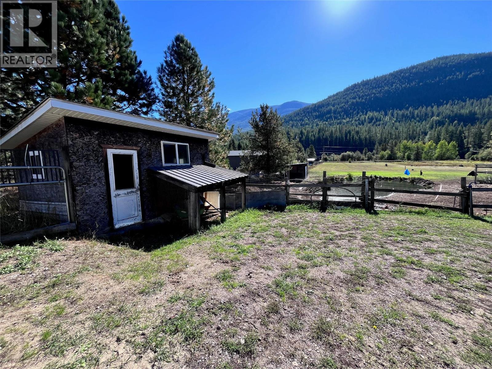 2165 Raven Road, Castlegar, British Columbia  V1N 4S9 - Photo 23 - 10401342