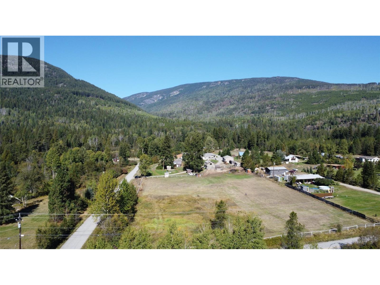 2165 Raven Road, Castlegar, British Columbia  V1N 4S9 - Photo 3 - 10401342