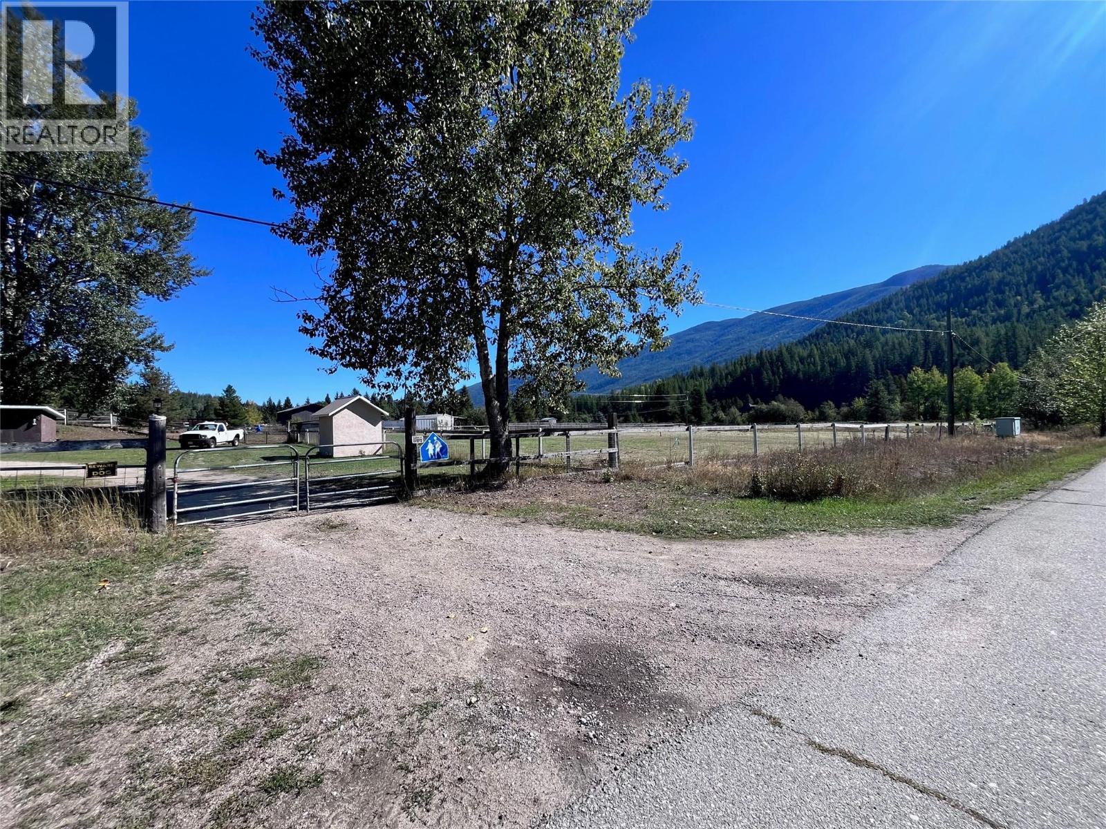 2165 Raven Road, Castlegar, British Columbia  V1N 4S9 - Photo 8 - 10401342