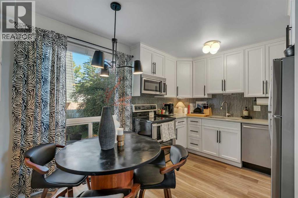 431 Brae Glen Crescent SW, Calgary, Alberta  T2W 1B6 - Photo 7 - A2344833