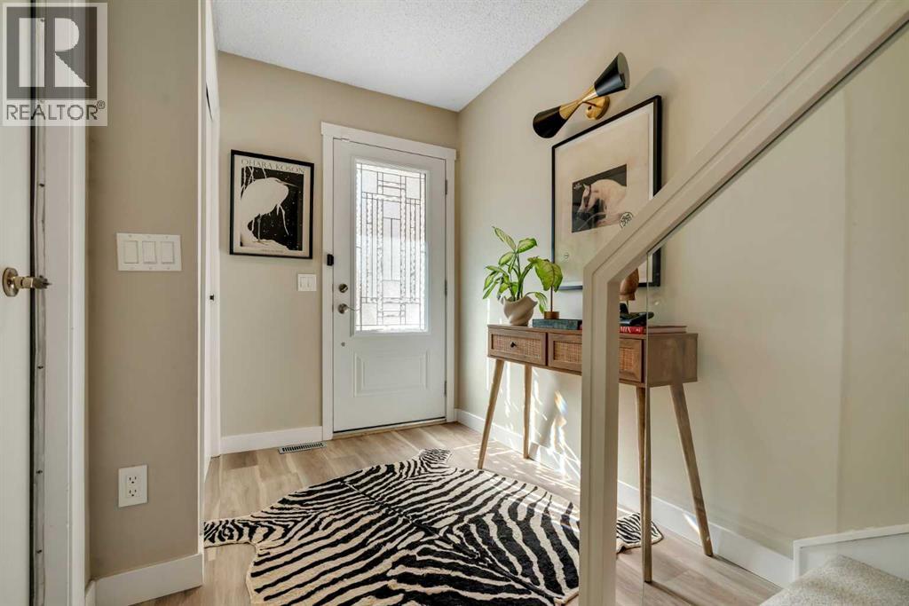 431 Brae Glen Crescent SW, Calgary, Alberta  T2W 1B6 - Photo 2 - A2344833