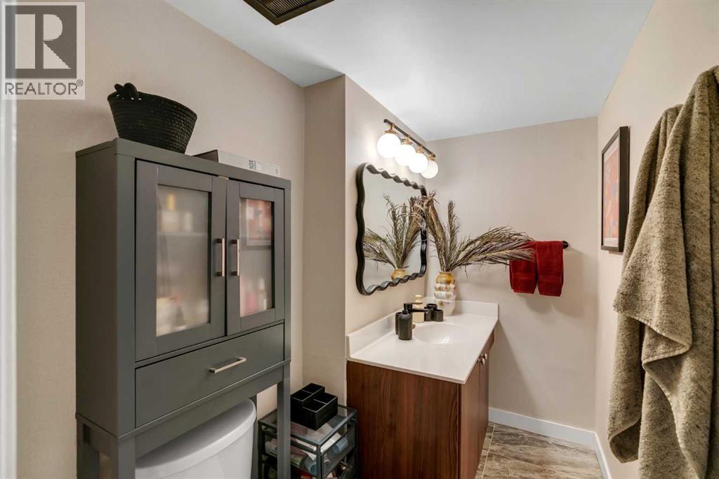 431 Brae Glen Crescent SW, Calgary, Alberta  T2W 1B6 - Photo 31 - A2344833