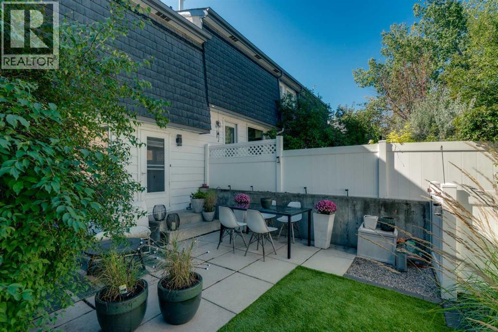 431 Brae Glen Crescent SW, Calgary, Alberta  T2W 1B6 - Photo 38 - A2344833