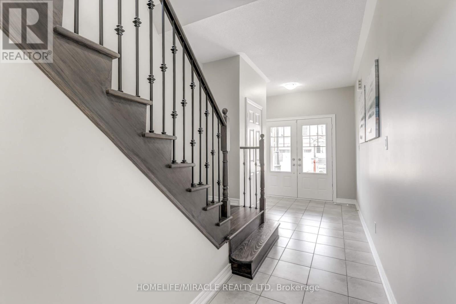 15 Banbridge Crescent, Brampton, Ontario  L6X 5L9 - Photo 4 - W13805762
