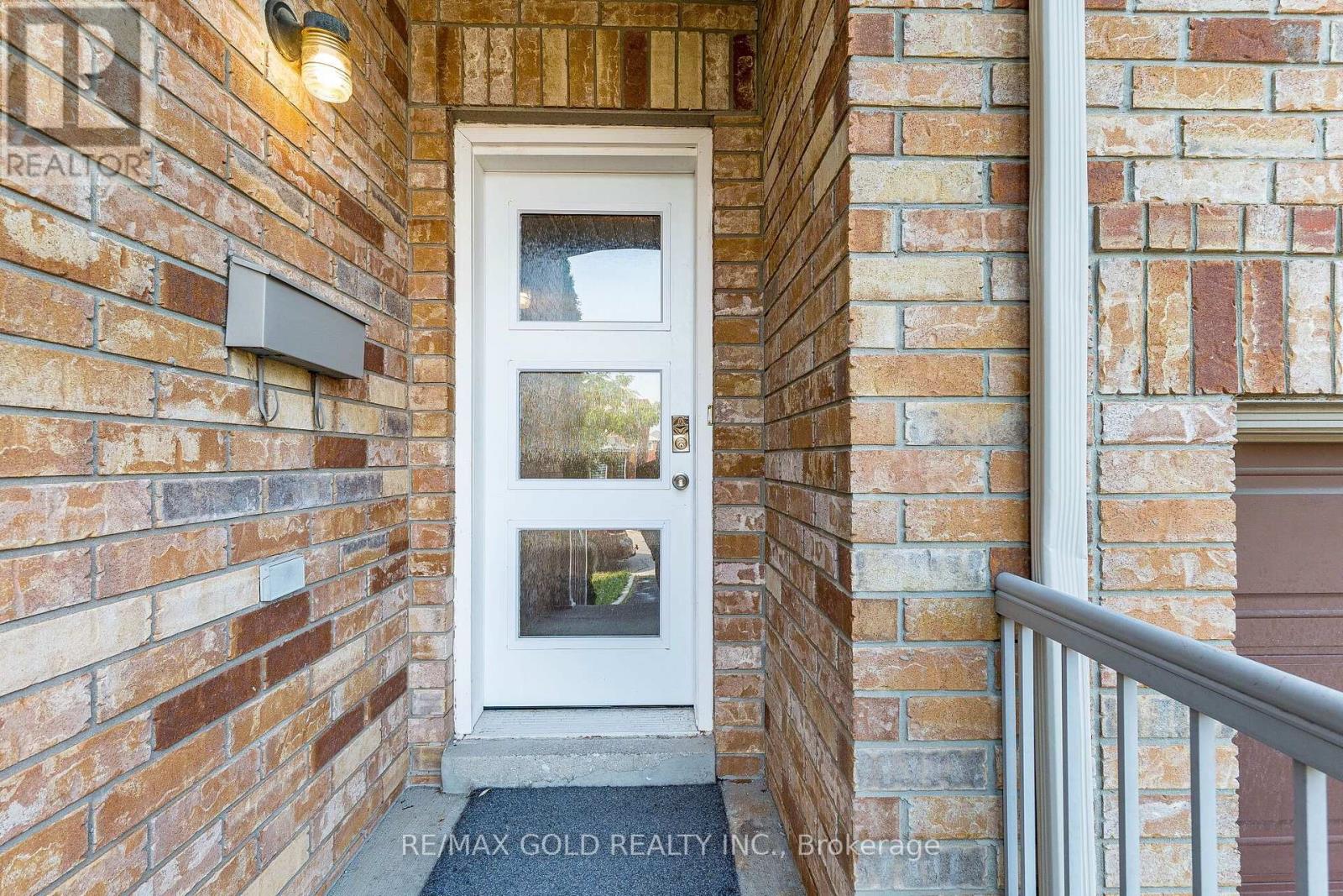 77 Schooner Drive, Brampton, Ontario  L7A 3J1 - Photo 3 - W13805812