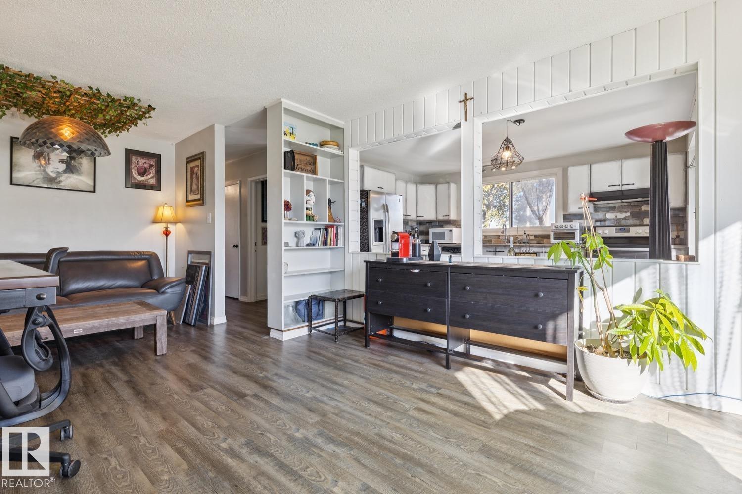 11452 39 AV NW