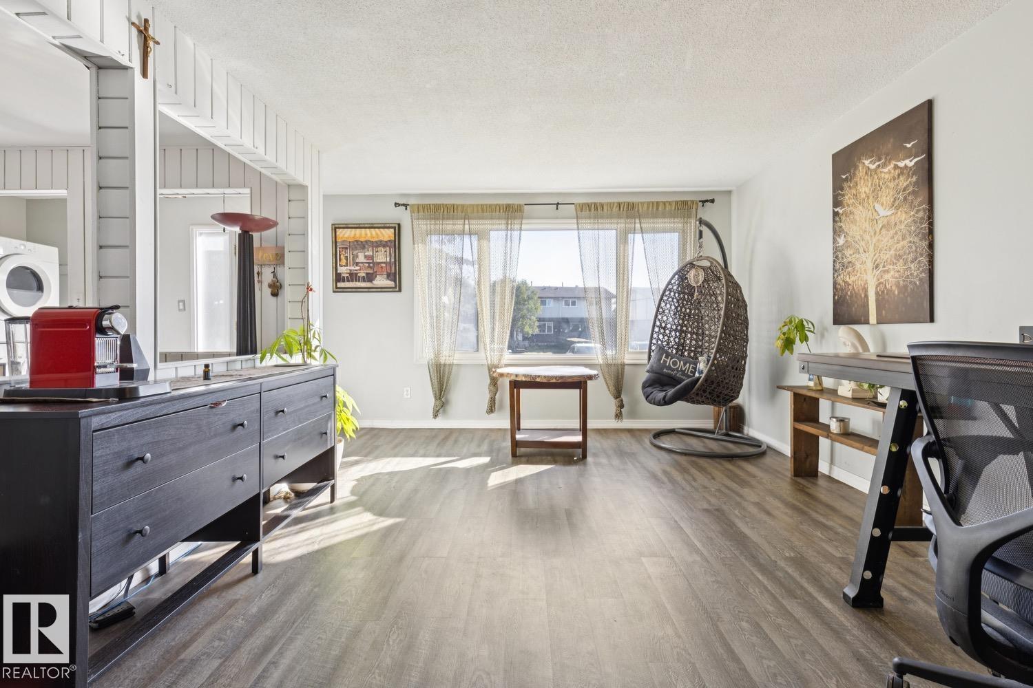 11452 39 AV NW