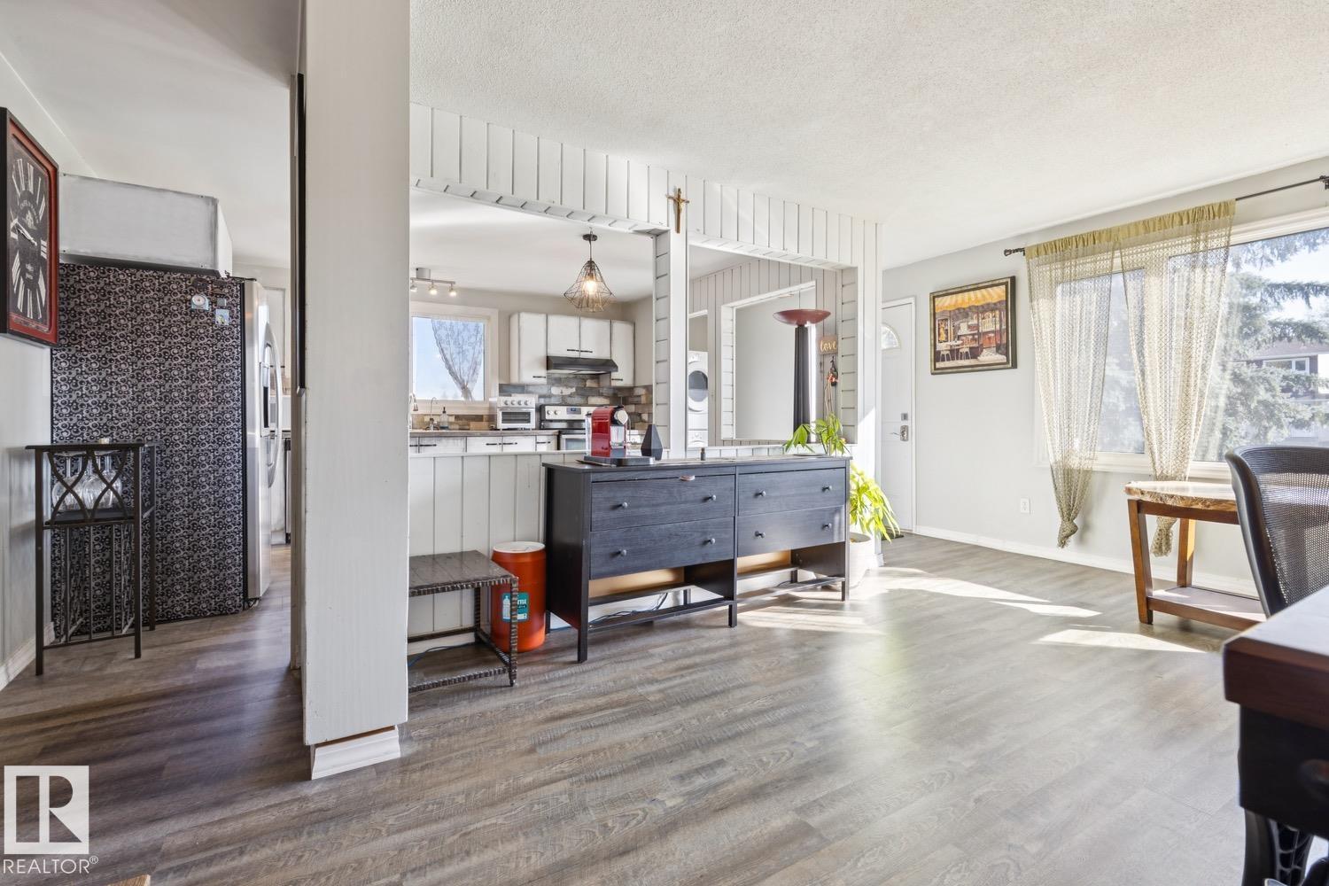11452 39 AV NW