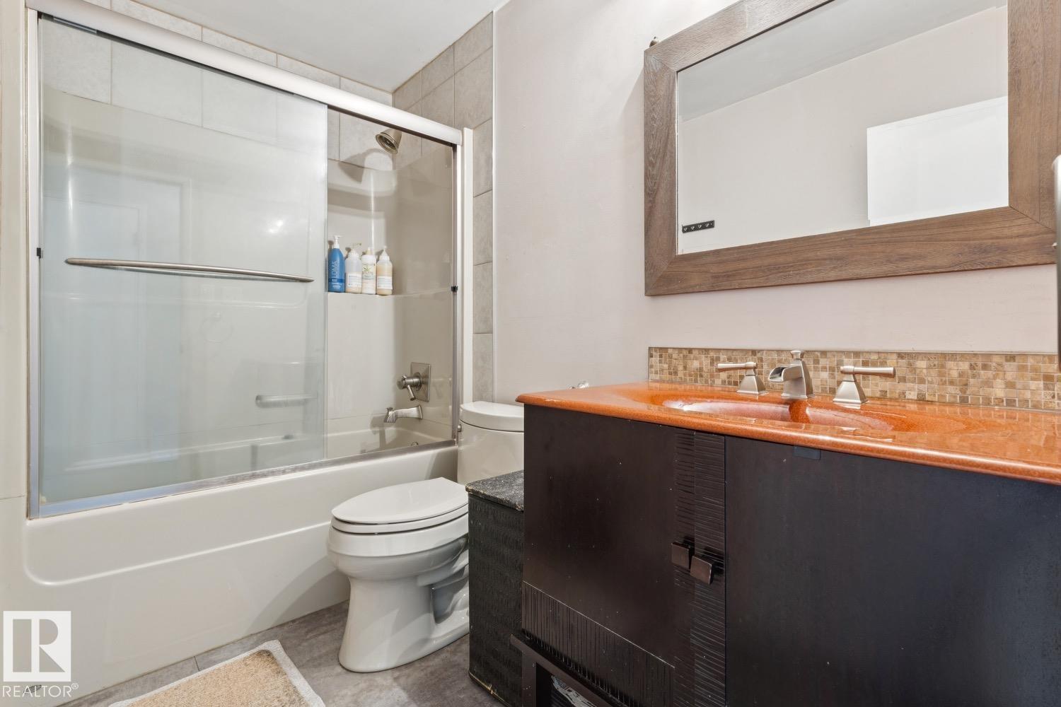 11452 39 AV NW