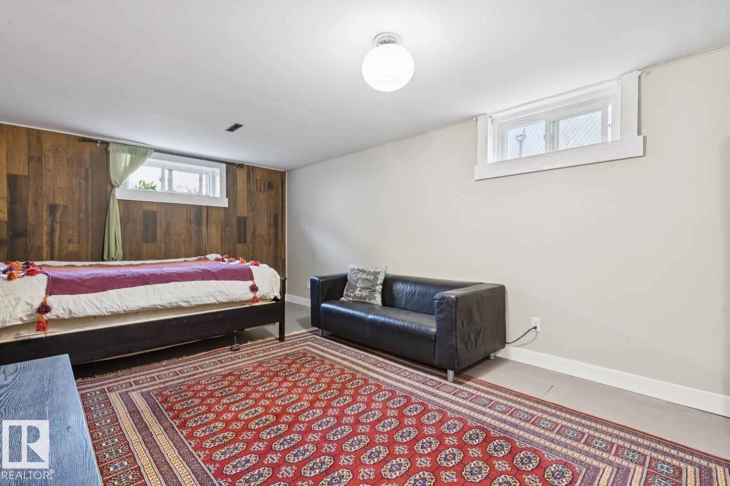 11452 39 AV NW