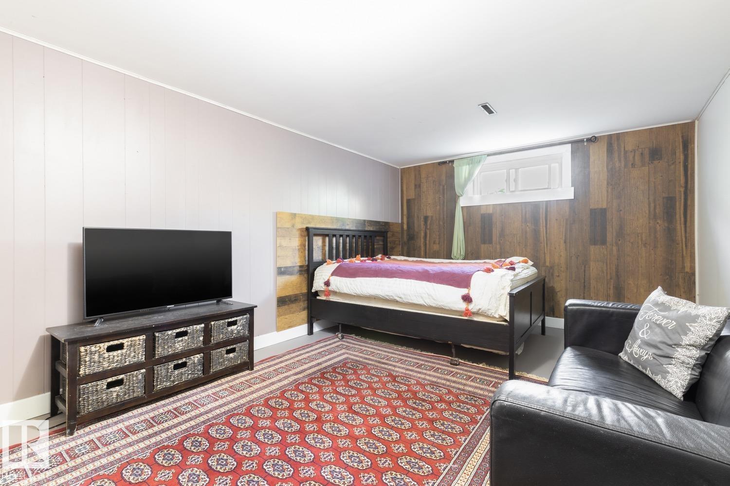 11452 39 AV NW