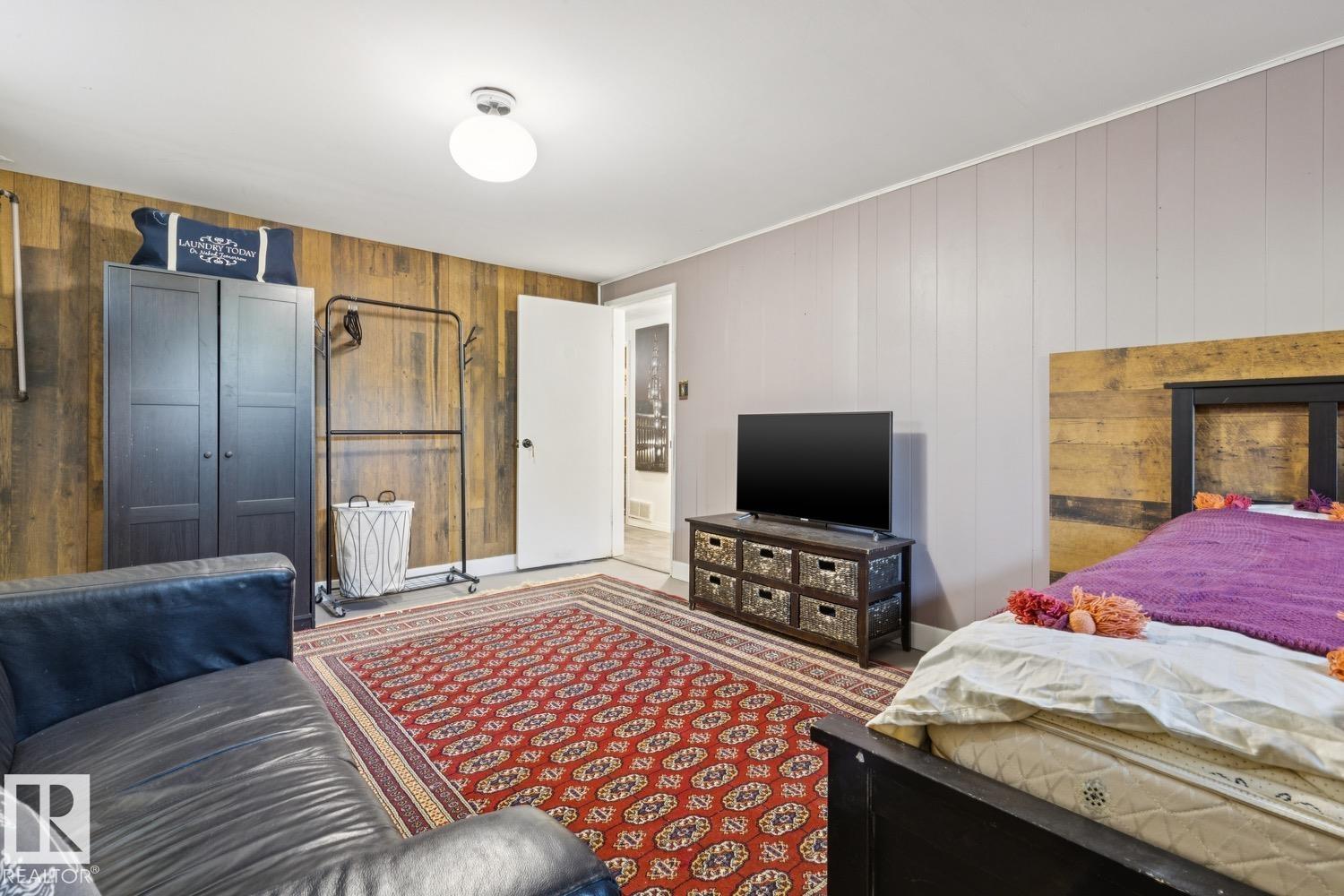 11452 39 AV NW