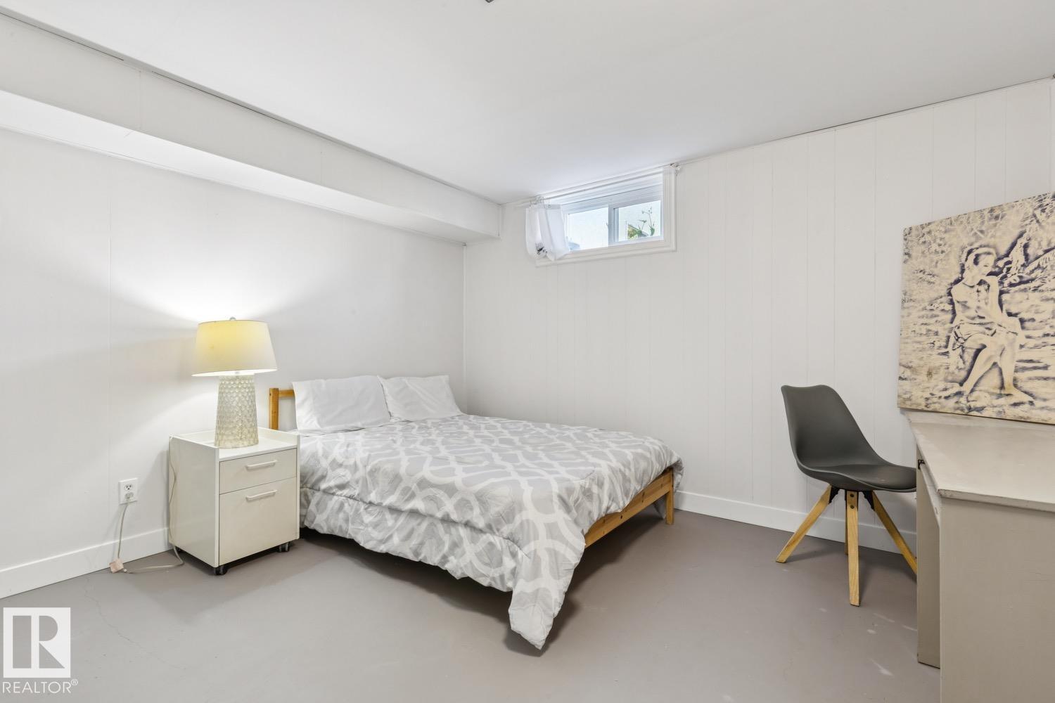 11452 39 AV NW