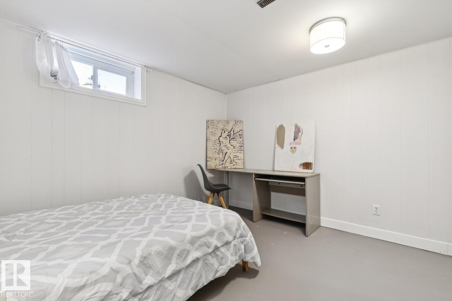 11452 39 AV NW