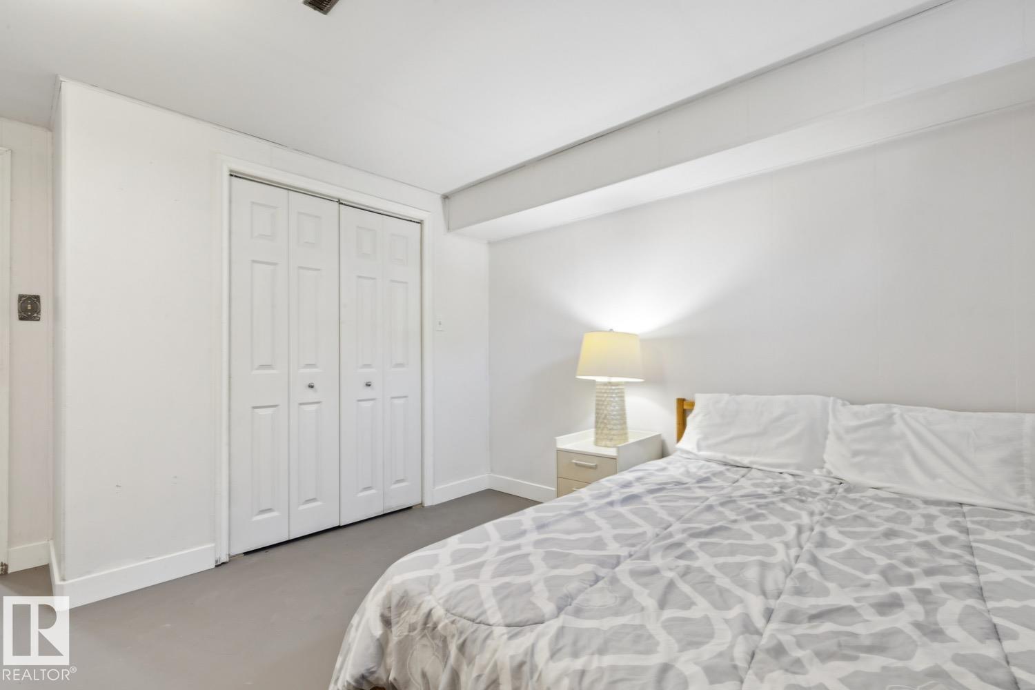 11452 39 AV NW