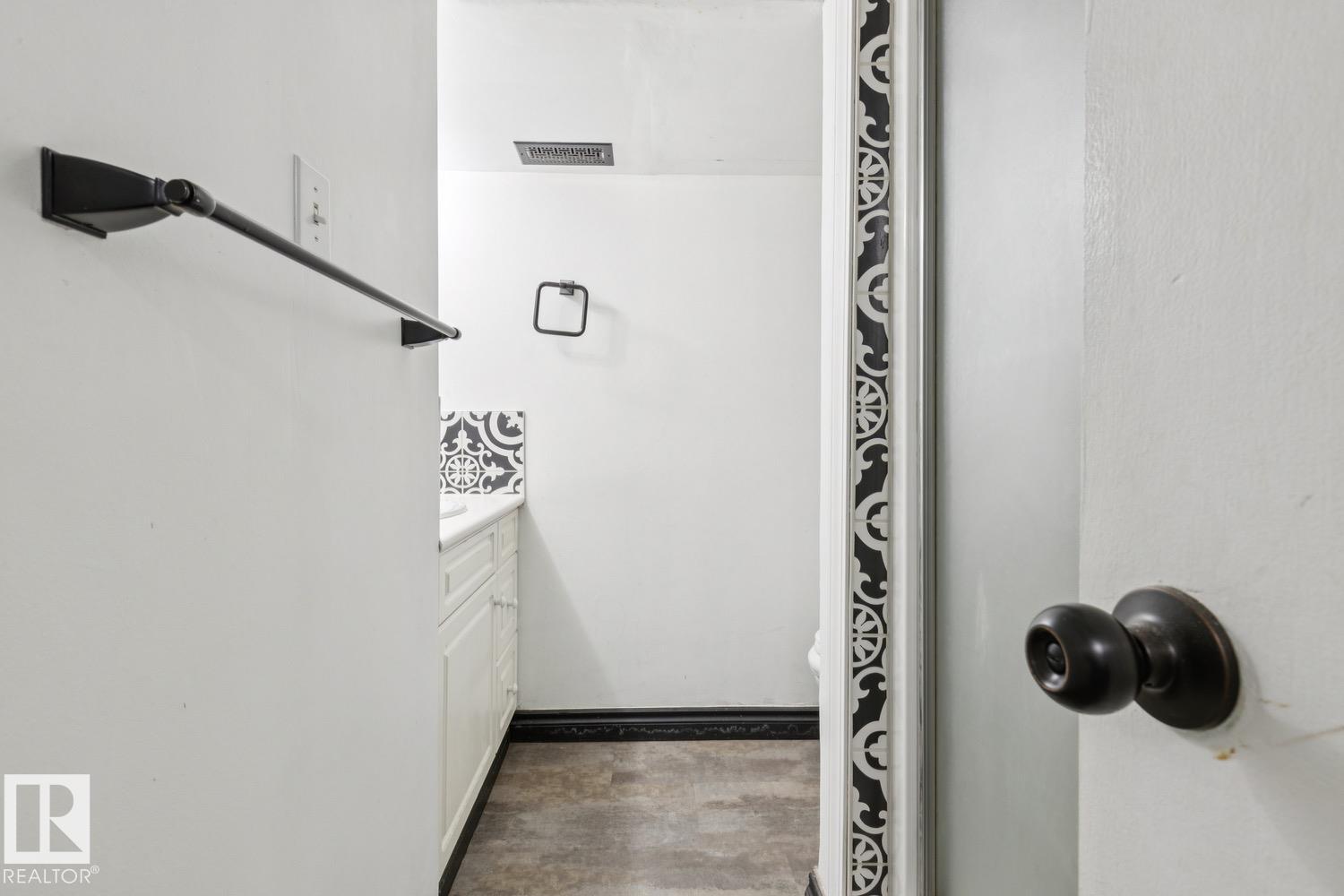 11452 39 AV NW