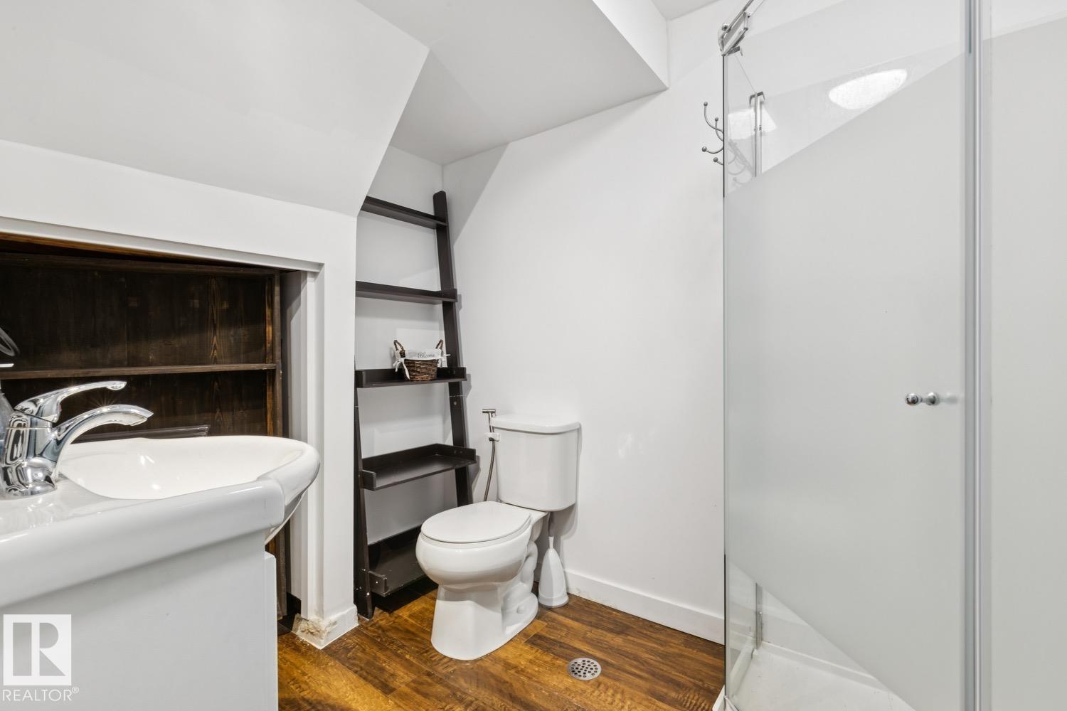 11452 39 AV NW