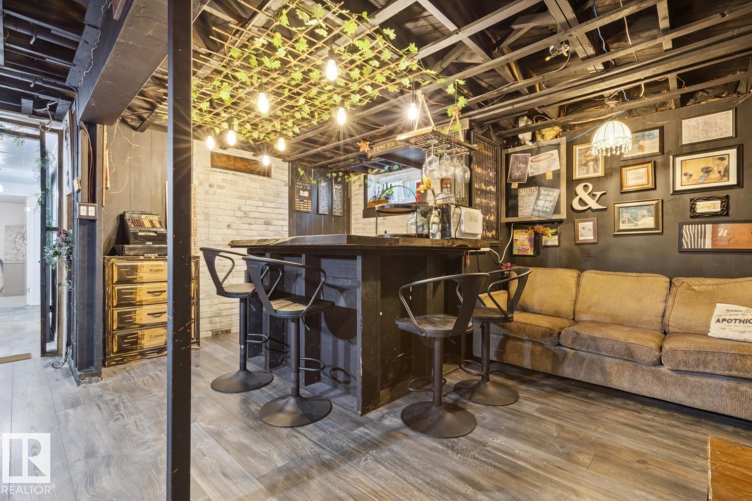 11452 39 AV NW