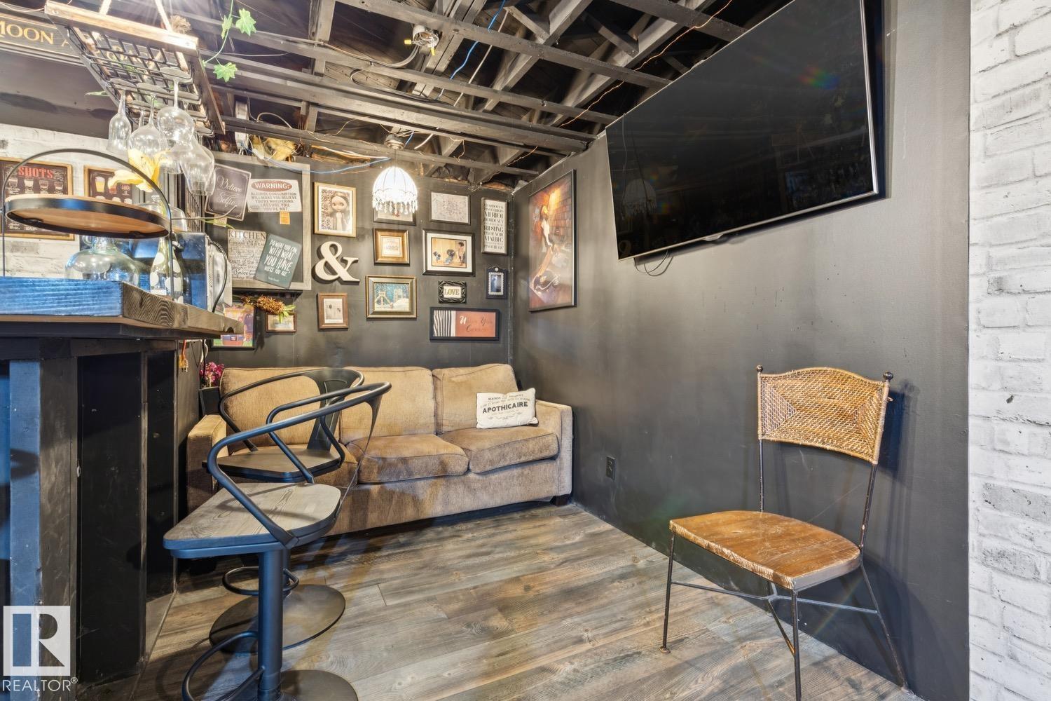 11452 39 AV NW