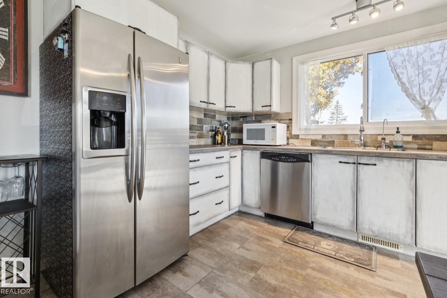 11452 39 AV NW
