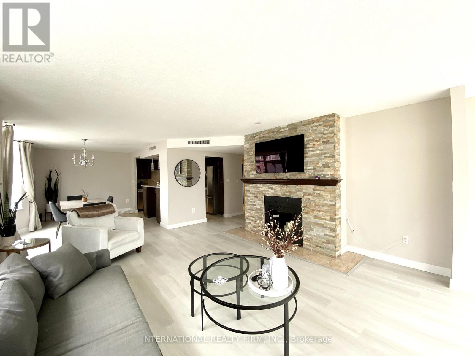 605 - 135 George Street S, Toronto, Ontario  M5A 4E8 - Photo 4 - C13805856