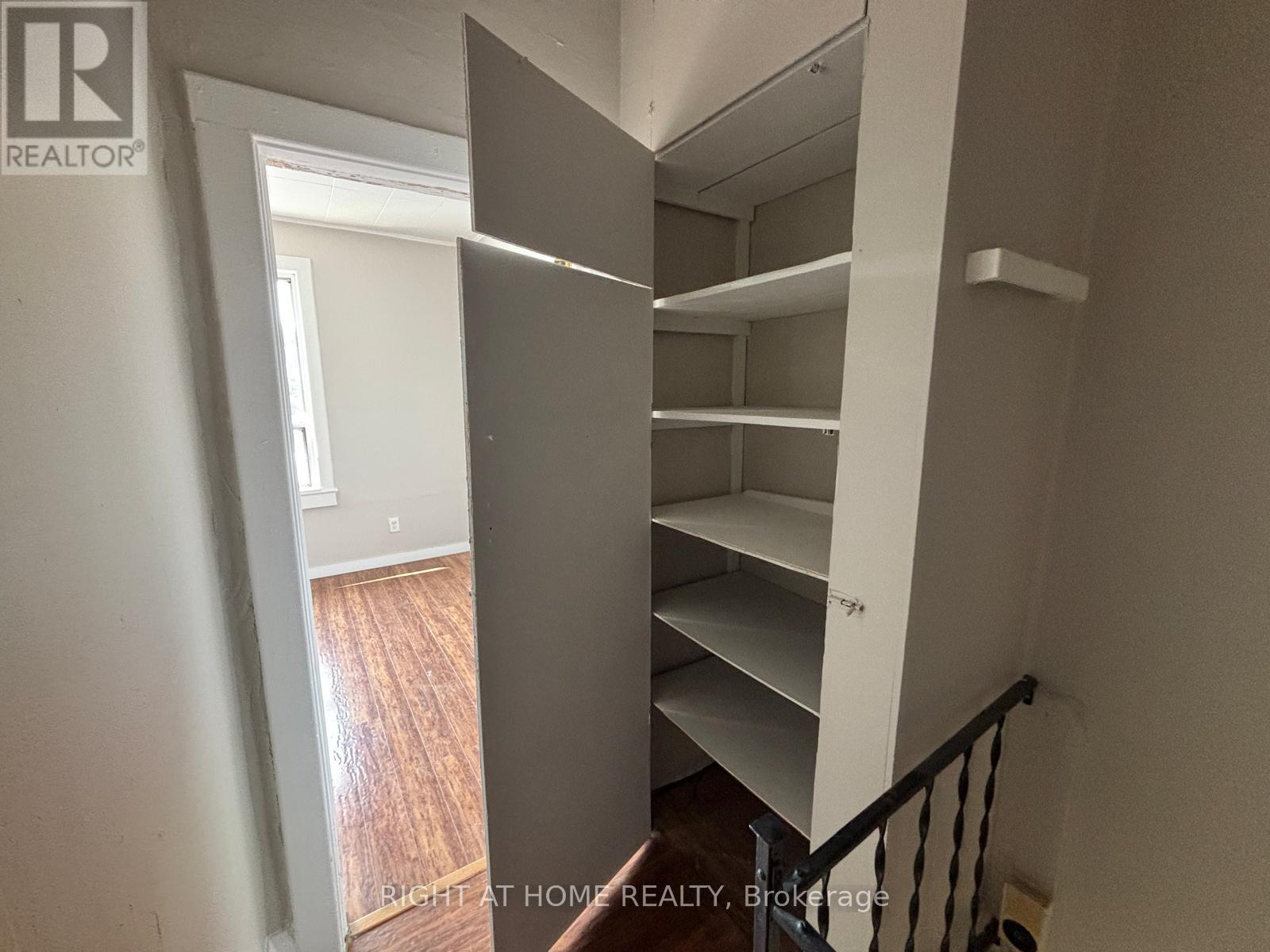 Upper - 505 Oakwood Avenue, Toronto, Ontario M6E 2W9 - Photo 11 - C13805862