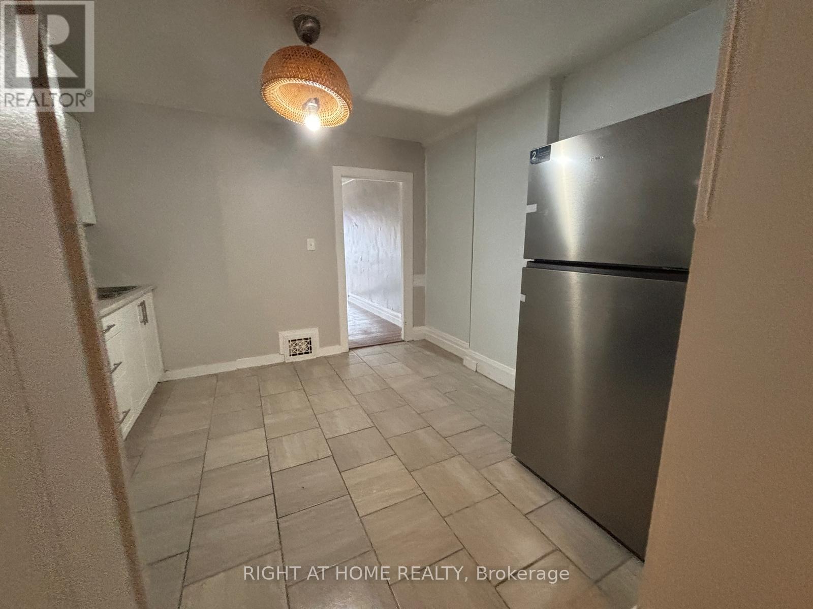 Upper - 505 Oakwood Avenue, Toronto, Ontario M6E 2W9 - Photo 3 - C13805862
