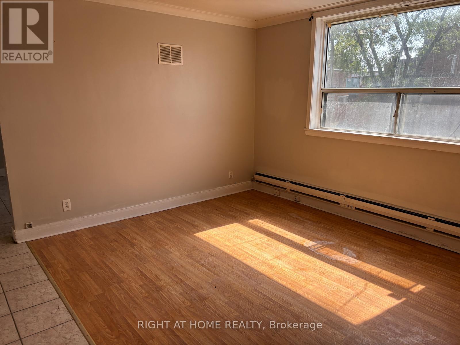 Unit 1 Upper - 503 Oakwood Avenue, Toronto, Ontario  M6E 2W9 - Photo 2 - C13805874