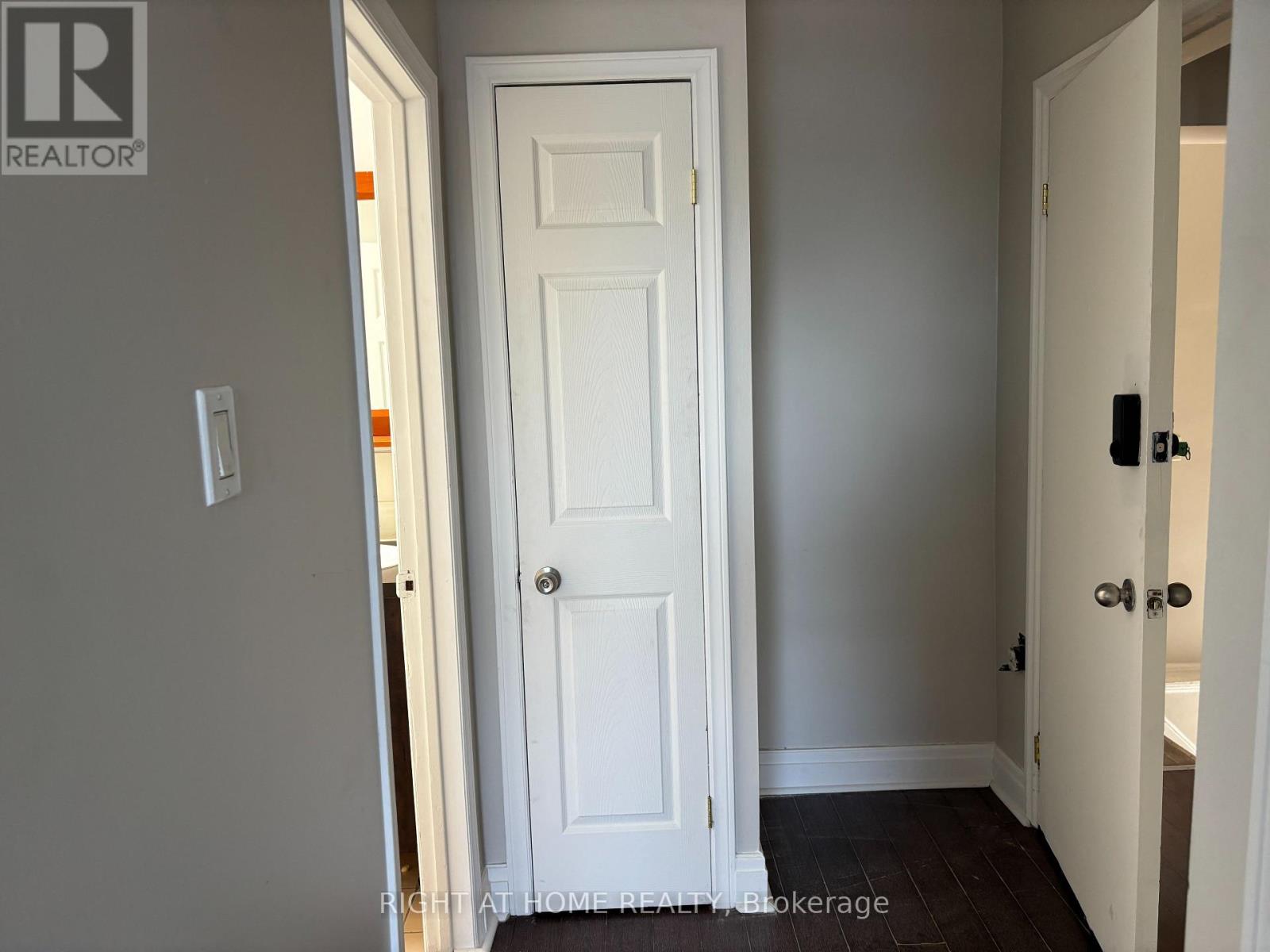 Unit 2 Upper - 503 Oakwood Avenue, Toronto, Ontario  M6E 2W9 - Photo 5 - C13805876