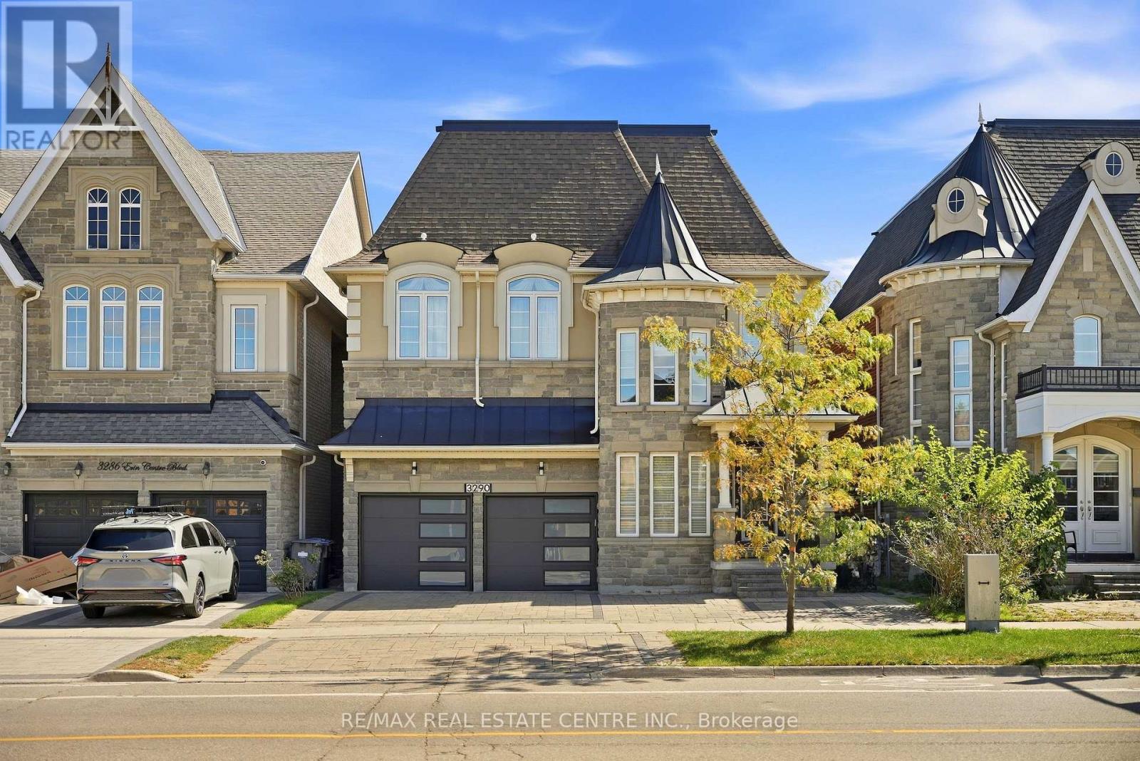 3290 ERIN CENTRE BOULEVARD, Mississauga, Ontario