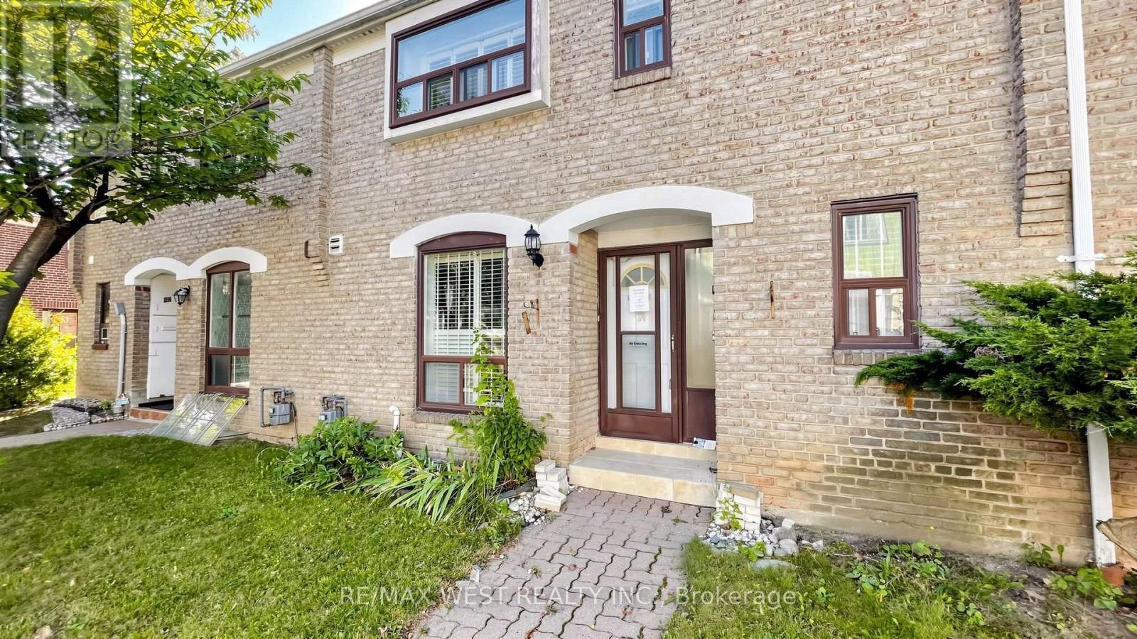 24 - 25 Gosford Boulevard, Toronto, Ontario  M3N 2G7 - Photo 4 - W13804522