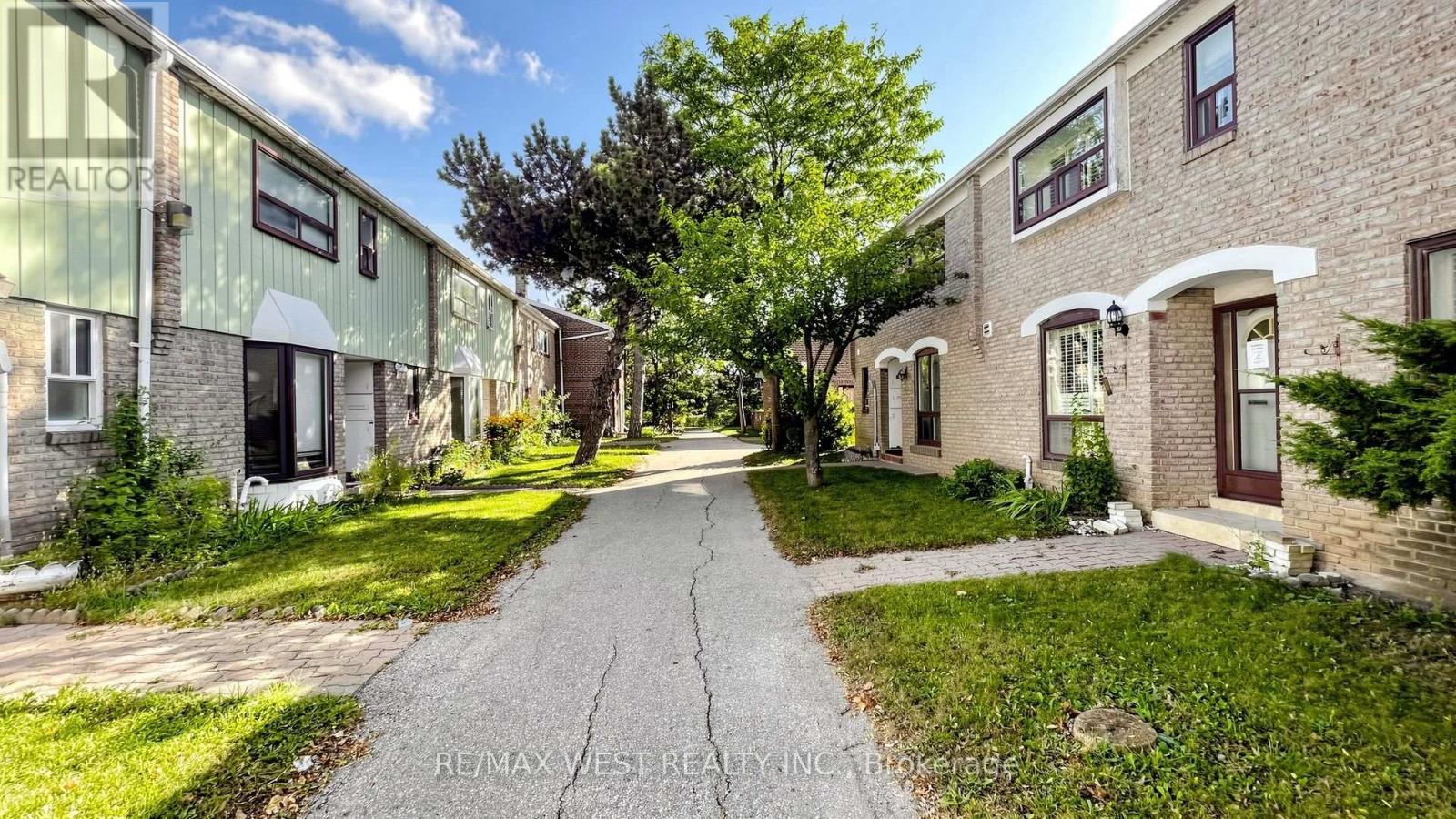 24 - 25 Gosford Boulevard, Toronto, Ontario  M3N 2G7 - Photo 5 - W13804522
