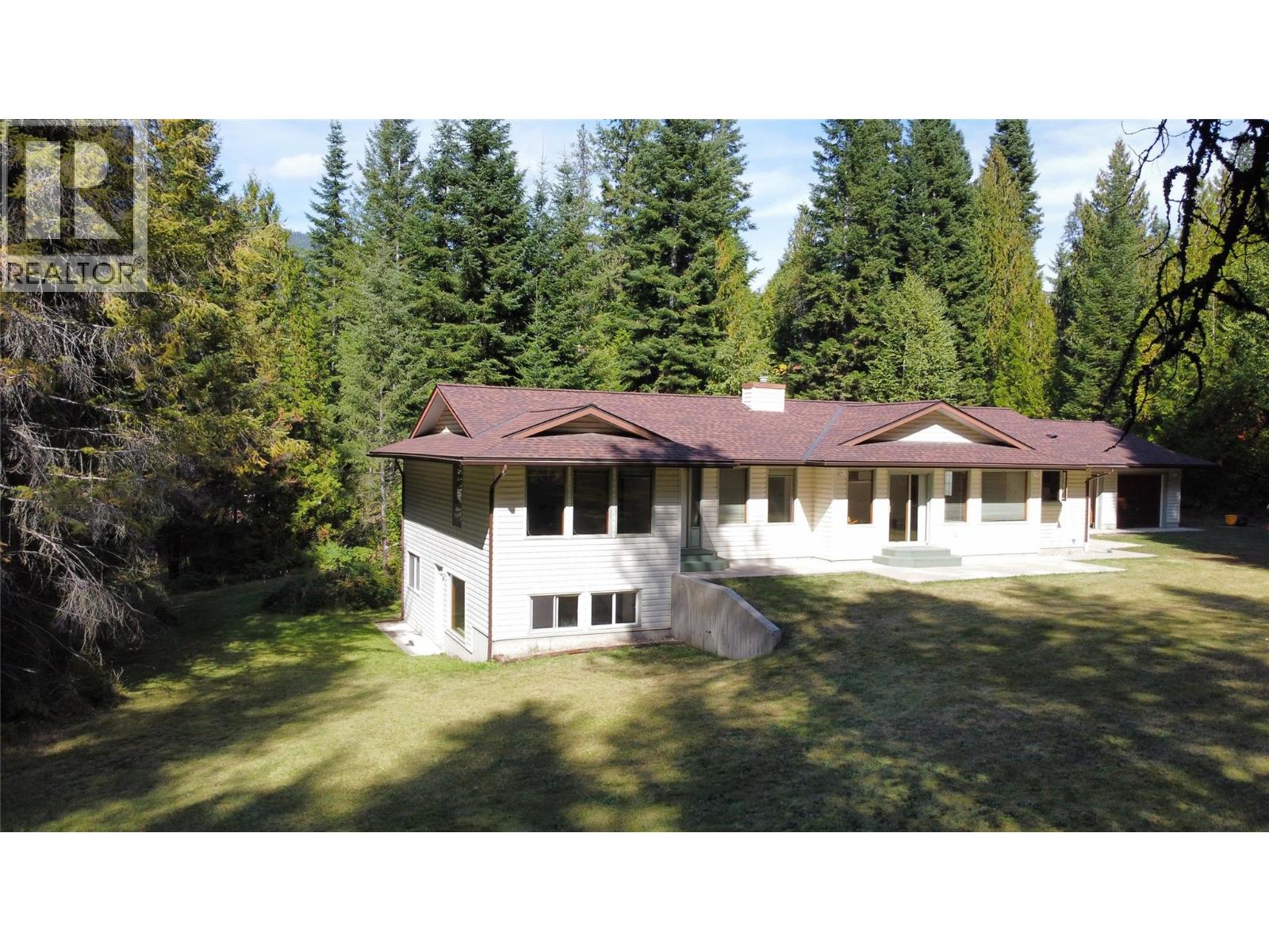 1070 Webb Road, South Slocan, British Columbia  V0G 2G0 - Photo 3 - 10399737