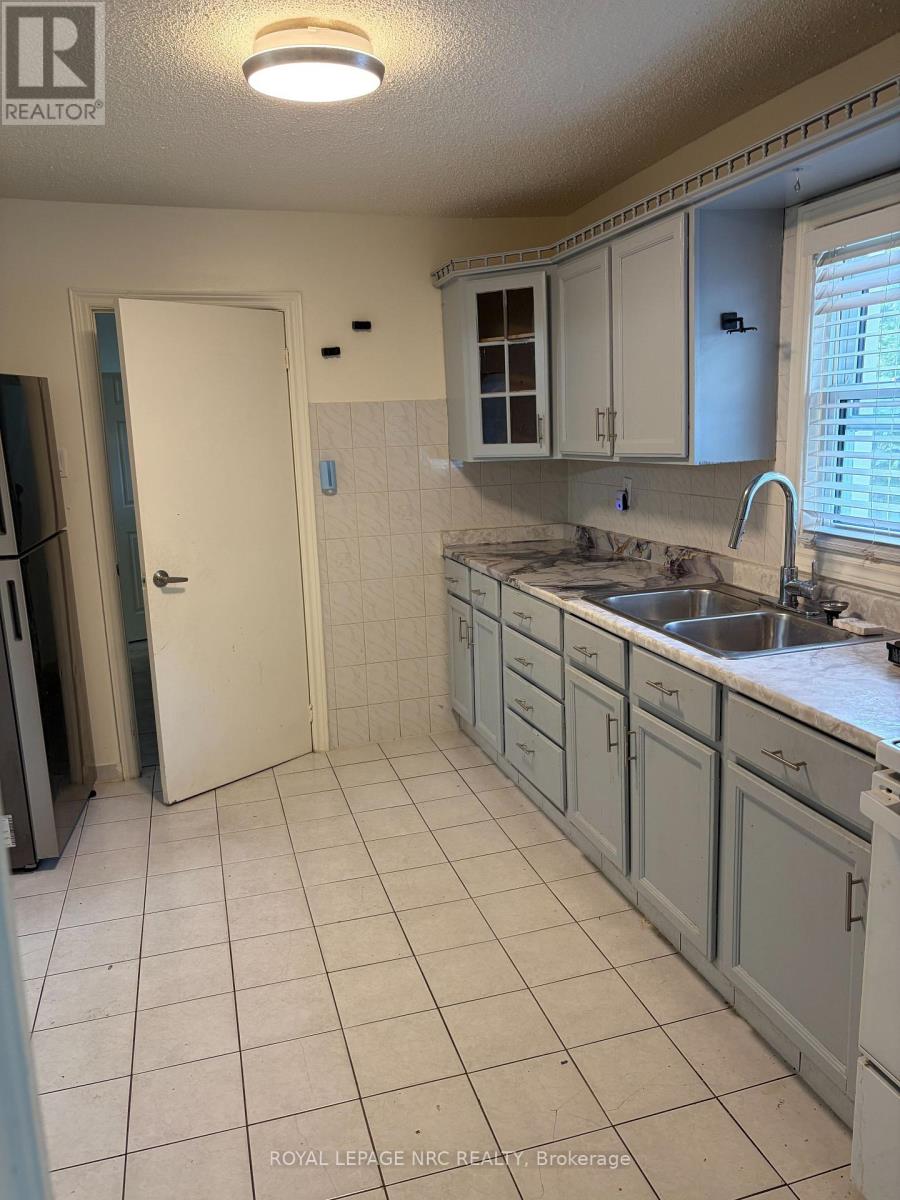 42 North Street, St. Catharines, Ontario  L2R 2S5 - Photo 2 - X13727952