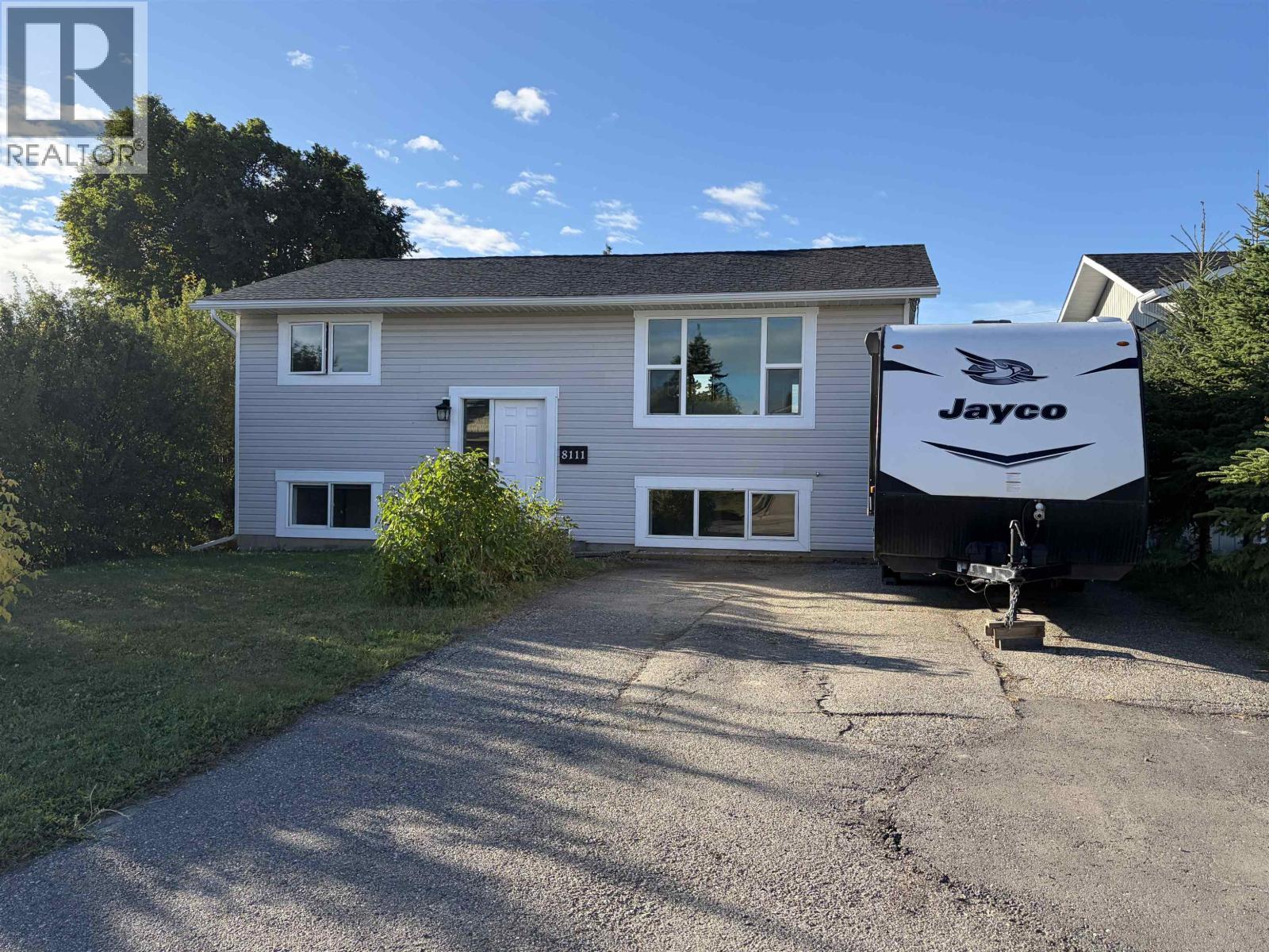 8111 96 AVENUE photo 2