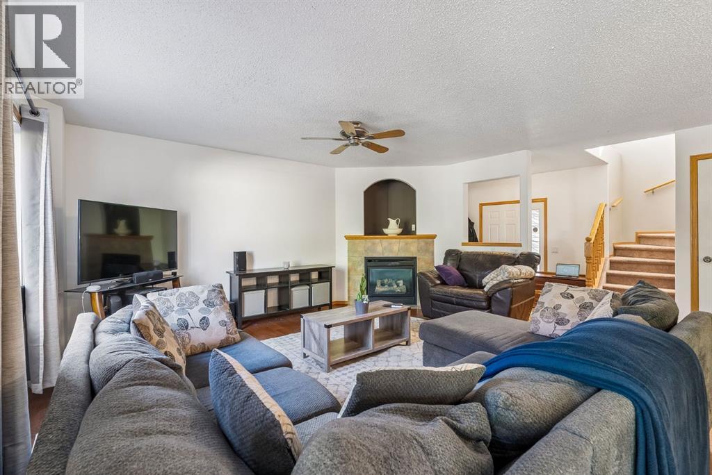 8 Fairways Place NW, Airdrie, Alberta  T4B 2R7 - Photo 11 - A2346671