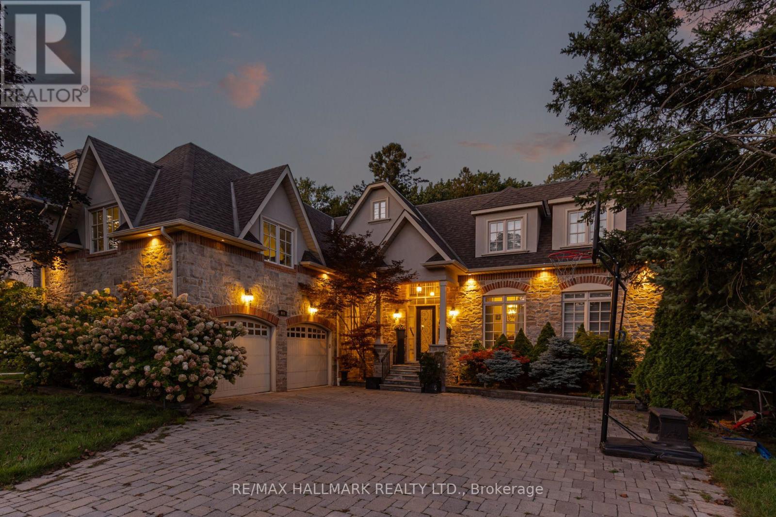 111 WOODHAVEN PARK DRIVE, Oakville, Ontario
