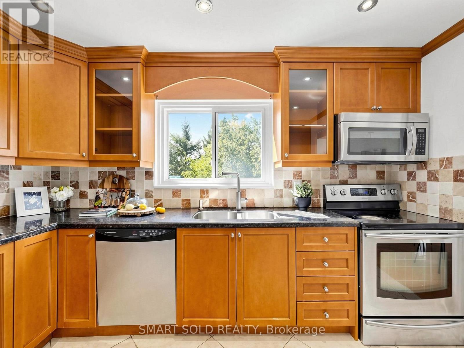 210 Shaughnessy Boulevard, Toronto, Ontario  M2J 1K4 - Photo 8 - C13799968