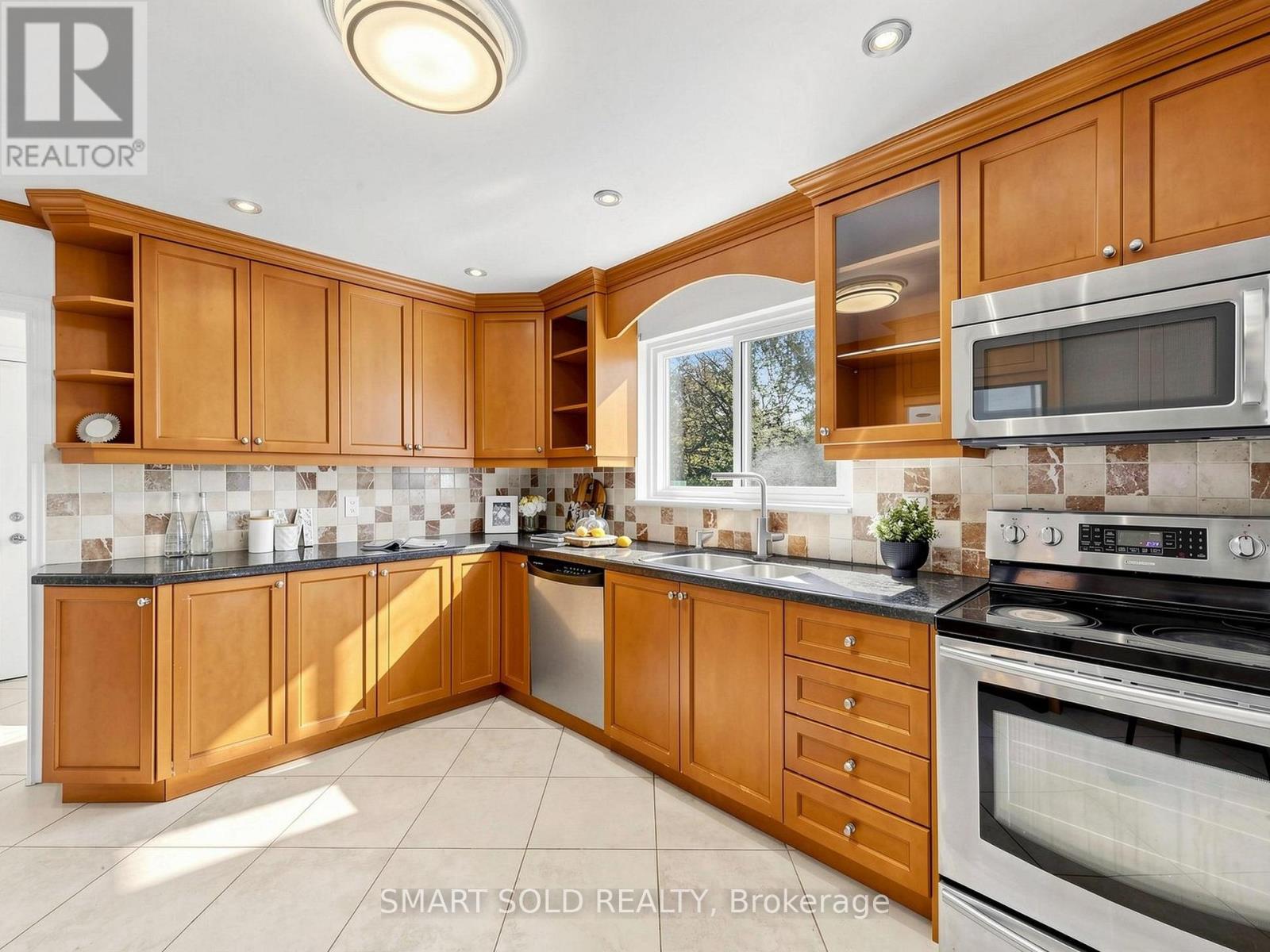 210 Shaughnessy Boulevard, Toronto, Ontario  M2J 1K4 - Photo 3 - C13799968