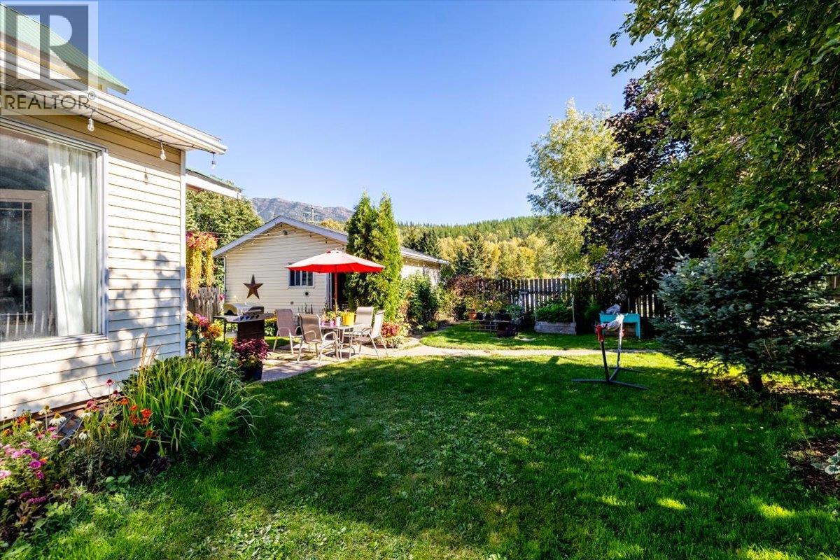 1112 2nd Avenue, Fernie, British Columbia  V0B 1M0 - Photo 36 - 10401378
