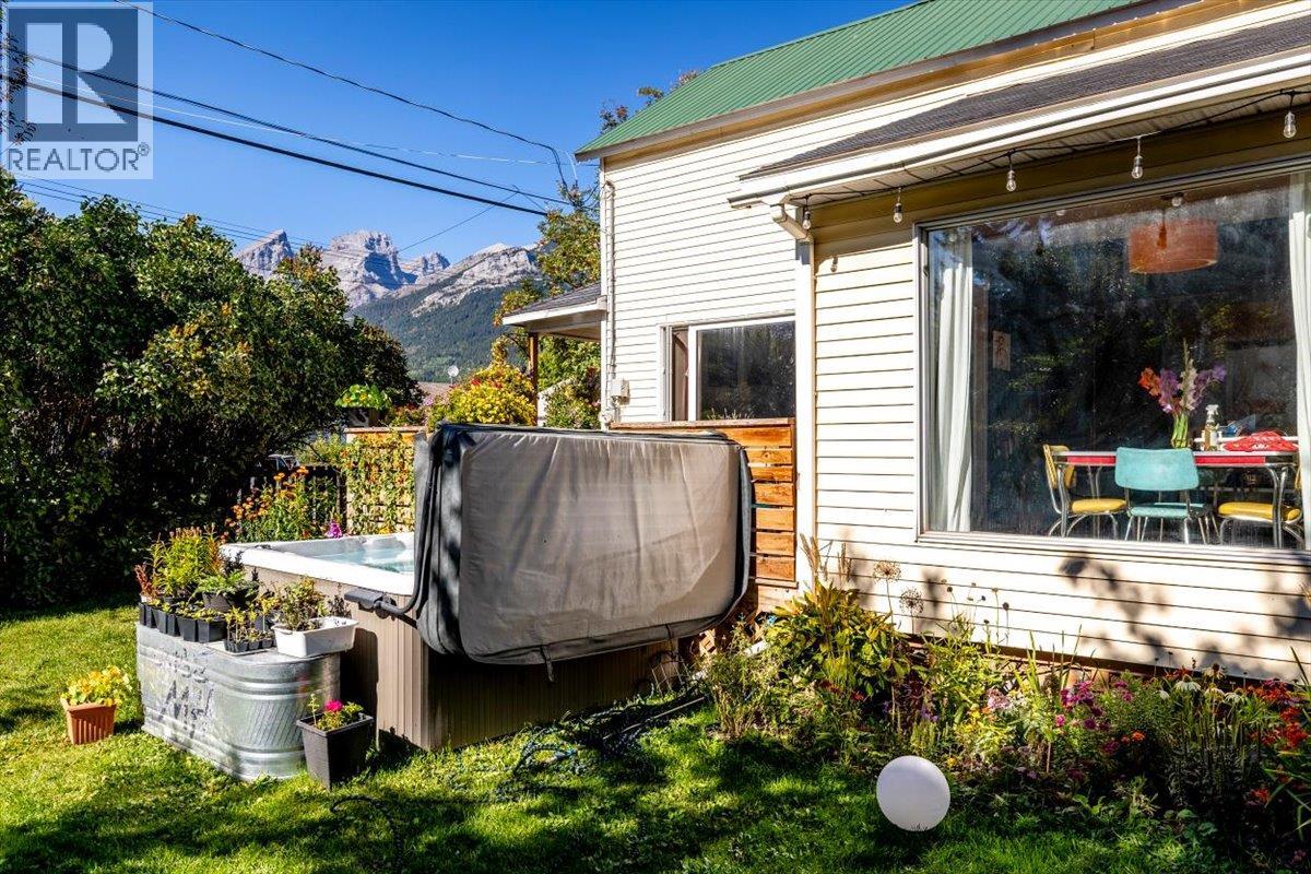 1112 2nd Avenue, Fernie, British Columbia  V0B 1M0 - Photo 33 - 10401378