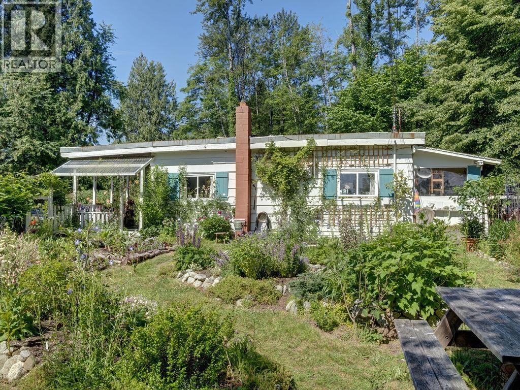 947 North Road, Gibsons, British Columbia  V0N 1V7 - Photo 2 - R3167459