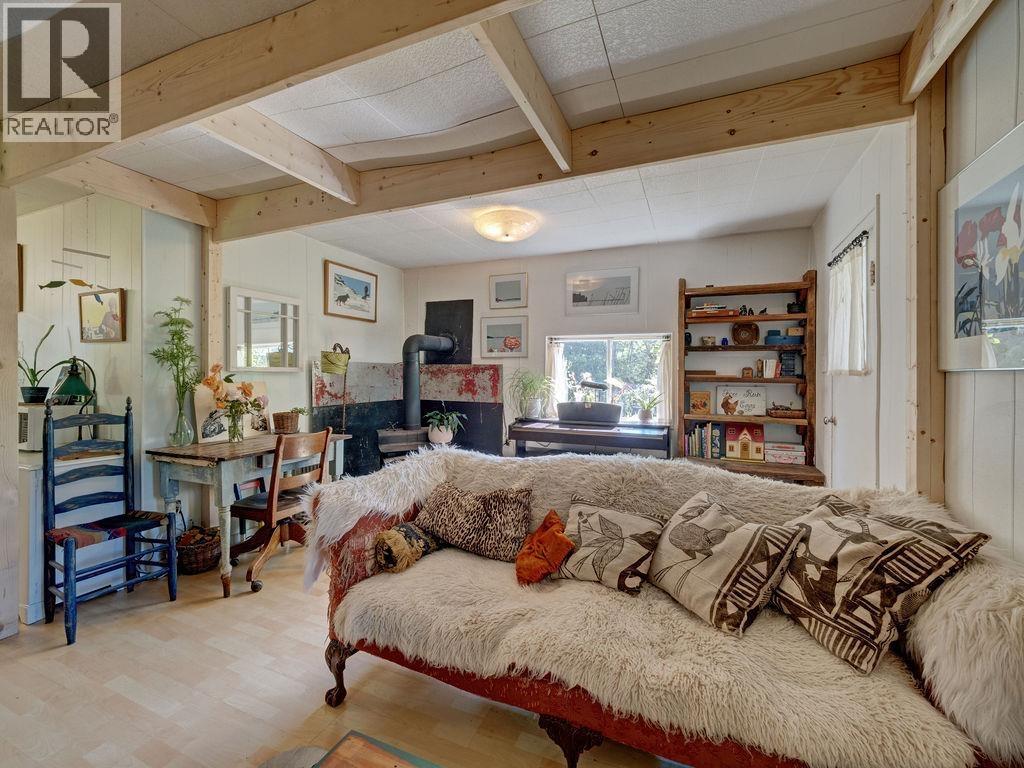 947 North Road, Gibsons, British Columbia  V0N 1V7 - Photo 5 - R3167459