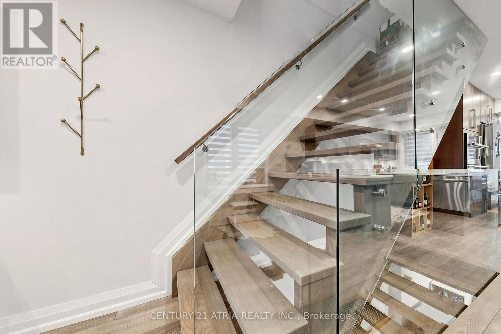 5 Bertmount Avenue, Toronto, Ontario  M4M 2X8 - Photo 19 - E13806034